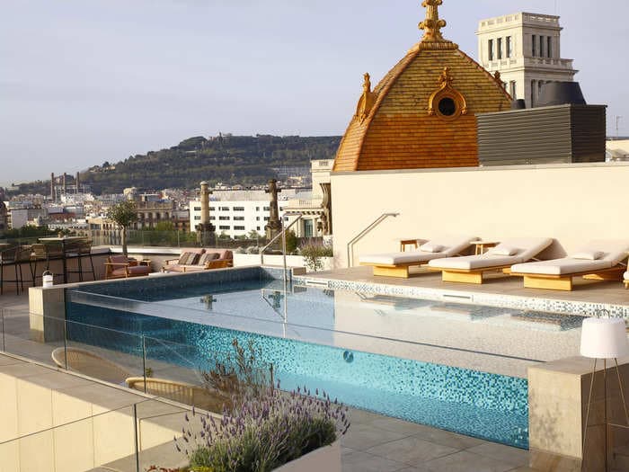 I've stayed in most hotels in Barcelona and these are the 10 places that always wow me with stunning rooftop pools and bars