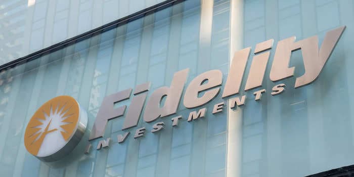 Top retirement-plan provider Fidelity is offering a bitcoin option for its 401(k) plans as investor appetite for cryptocurrency grows