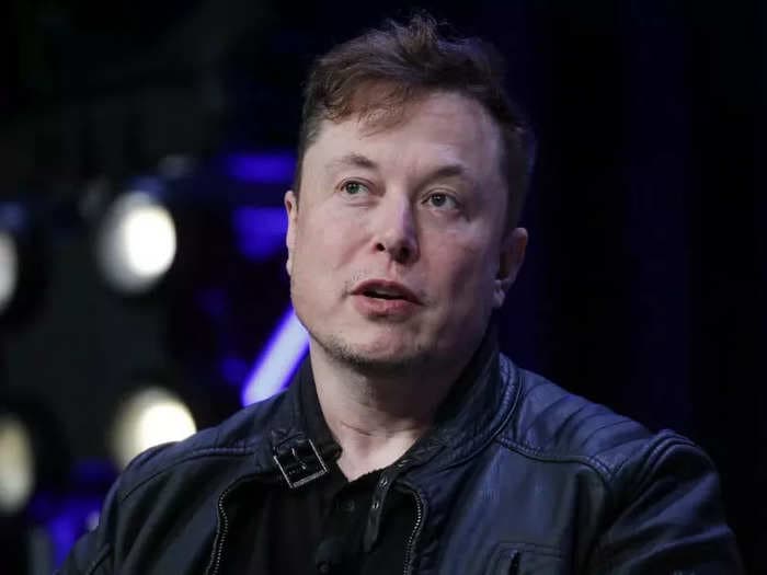 FCC official says antitrust regulators should 'welcome' Elon Musk's proposed $44 billion acquisition of Twitter