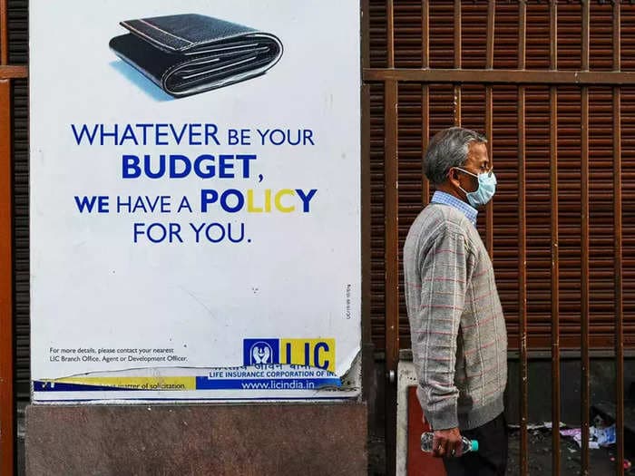 LIC IPO sees poor demand due weak market conditions and RBI’s sudden rate hike, say analysts