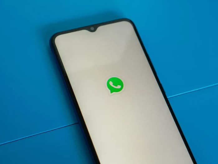 How to react to WhatsApp messages using an emoji