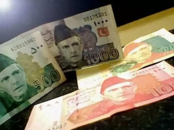 Economic tension on all-time high as Pakistani rupee breaches 200-mark  in interbank trading