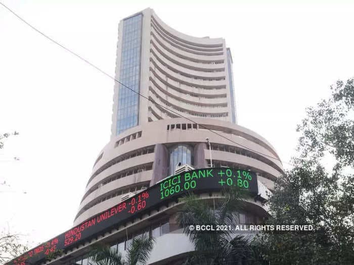 RIL, Bajaj Finserv, Sun Pharma among top gainers today as indices settle in green