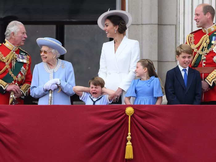 Photos show the royal family on the Buckingham Palace balcony for the Queen's Platinum Jubilee