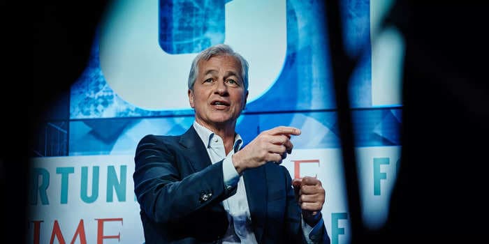 Inside the 2 sides of America's recession debate: From Jamie Dimon predicting a 'hurricane' to a Harvard economist completely unworried about a downturn