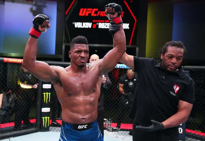 An American UFC fighter appeared to motivate himself by pretending that his opponent was racist