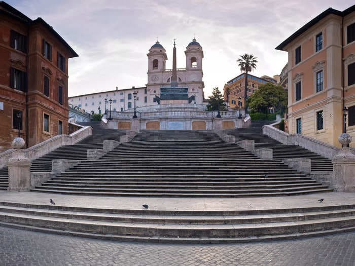 2 American tourists pushed electric scooters down Rome's 297-year-old Spanish Steps and caused $27,000 of damage, local authorities say