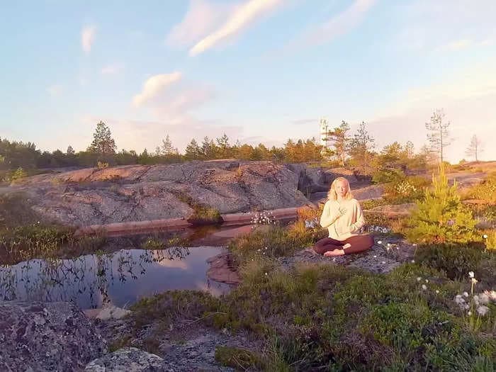 I tried meditating with a virtual-reality headset that 'put' me on the beautiful Swedish coast. Here's what it looked like.