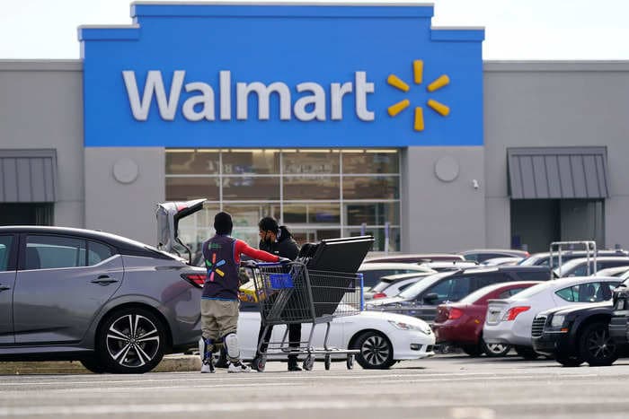 Walmart will now reimburse employees in some states up $1,000 if they want the help of a doula during childbirth