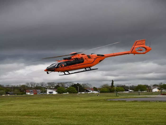 Pawan Hans helicopter makes emergency landing near Mumbai High, 5 rescued