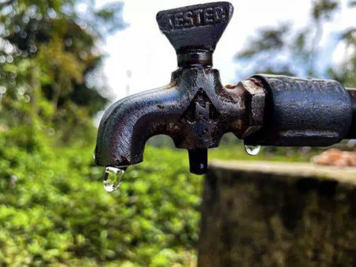 In UP's Gudsar, people who can't afford to buy water have to drink smelly, polluted and rotten water