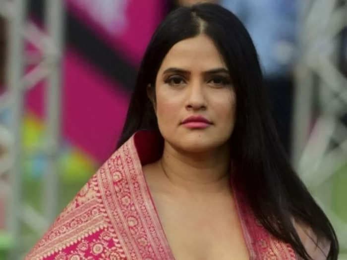 Sona Mohapatra directs tweet to Twitter CEO Parag Agrawal; addresses sexism in his alma mater