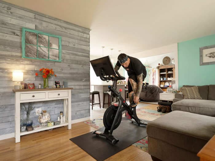 Peloton plans to offer new pay incentives to boost employee loyalty as the company plots a turnaround