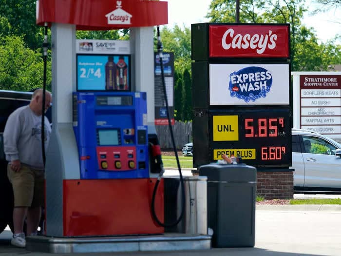 Soaring food and gas prices mean almost 1 in 2 Americans say they're struggling financially, survey finds