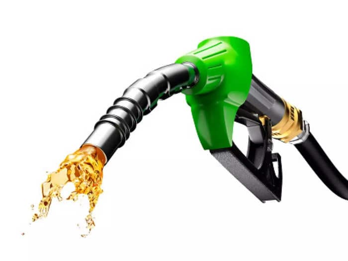 Maharashtra govt cuts price of petrol, diesel by ₹5 and ₹3 per litre respectively