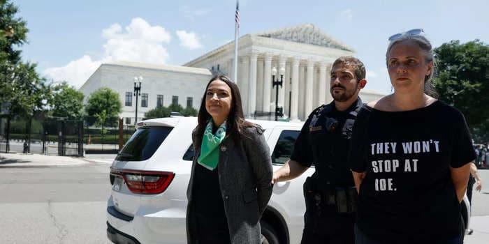 AOC denies faking being handcuffed during her arrest, calling her hand positioning 'best practice' while detained