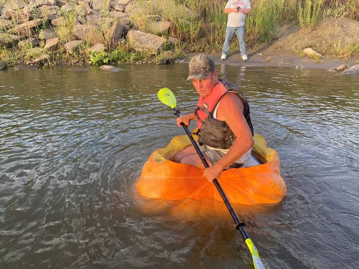 Nebraska man paddles 38 miles in hollowed out pumpkin he grew himself, setting world record