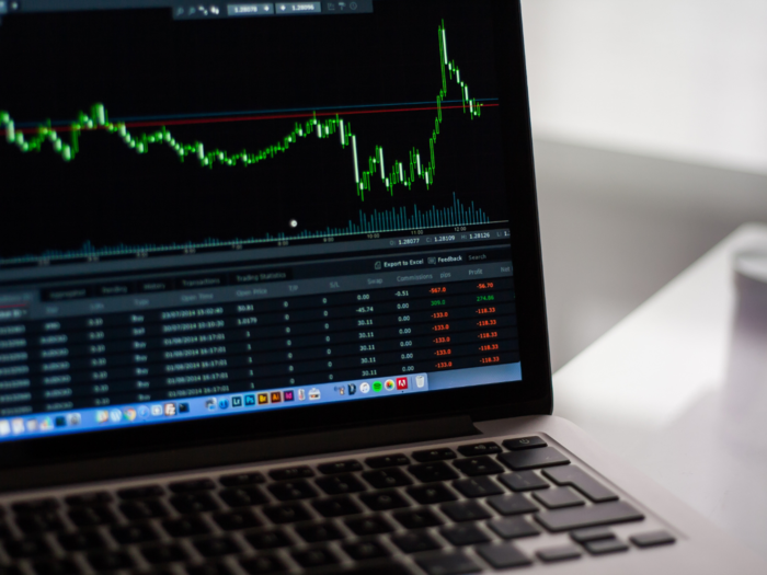 Indices end flat erasing early gains tracking mixed global cues