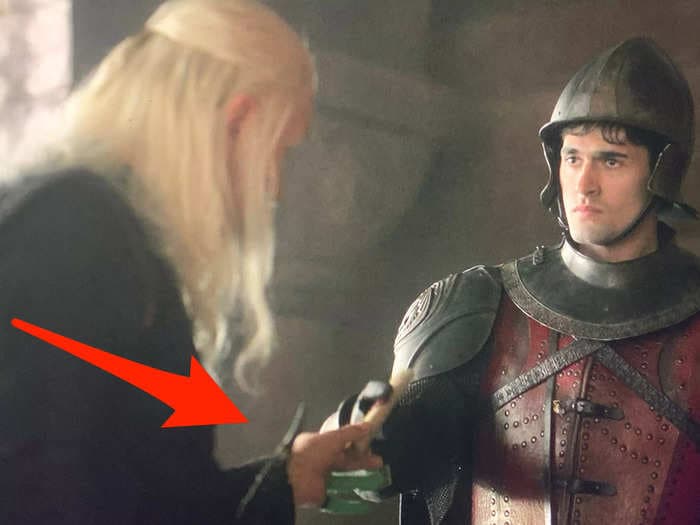 'Game of Thrones' forgot to edit out green screen on a character's fingers on the latest episode of 'House of the Dragon'