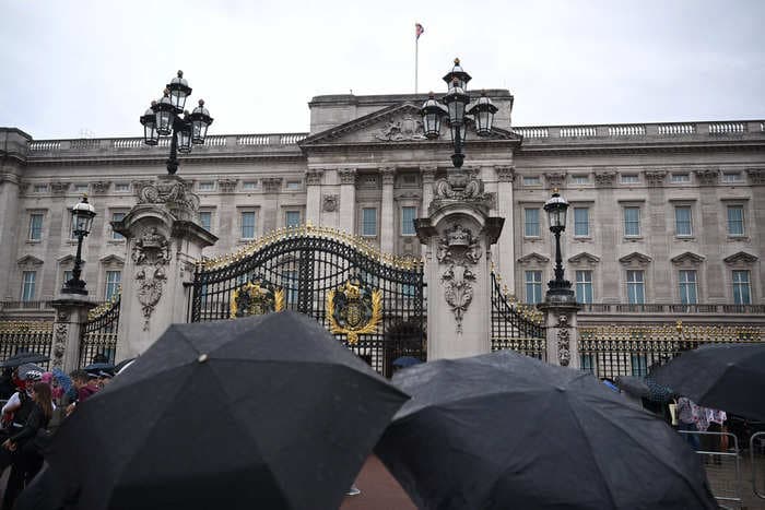 UK Parliament staffers are rushing to get black ties as Queen's doctors are 'concerned' for her health: reporter