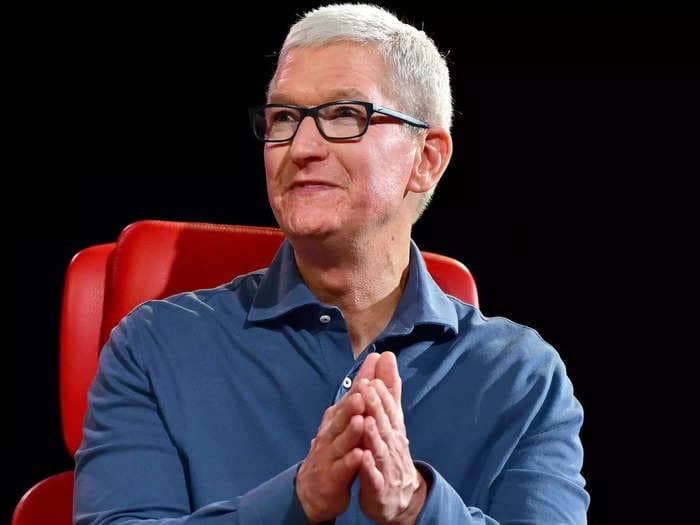 Tim Cook says Apple doesn't get many requests to fix green bubble messages to Android users