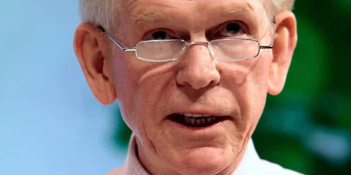 Legendary investor Jeremy Grantham warns the S&P 500 could plunge another 26% - and reveals he's shorting the Nasdaq and junk bonds