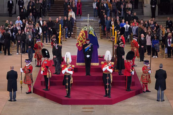The Queen's 8 grandchildren &mdash; including Prince William and Prince Harry &mdash; stood vigil around her casket in Westminster Hall
