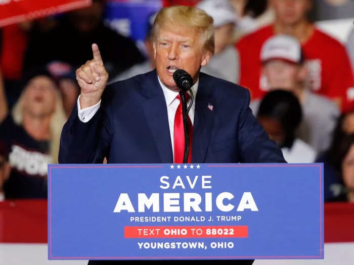 QAnon song plays and MAGA supporters give unusual finger salute as Trump speaks at JD Vance rally in Ohio, video shows