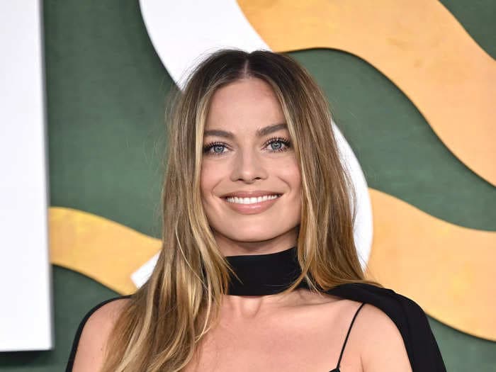 Margot Robbie says police had to shut down 'Amsterdam' filming because the director never called 'cut'