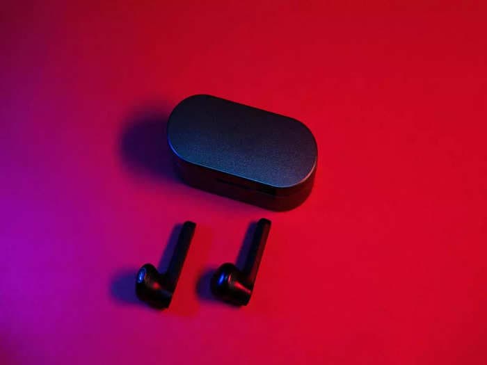 Best earbuds under ₹1,000 in India