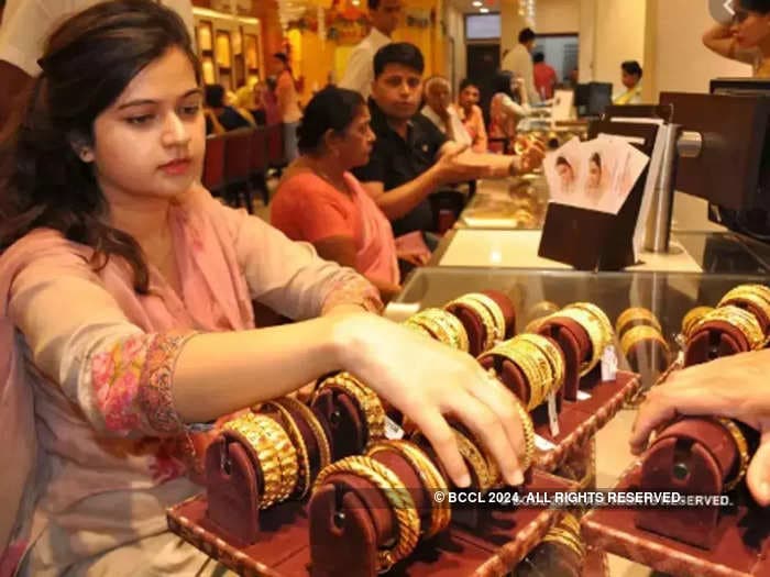 Best time to buy gold on Dhanteras day