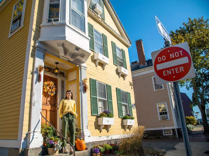 I toured a 'haunted' Airbnb in Salem that costs $1,300 a night. I was charmed by its bright pink living room, but the feeling of a ghostly presence was uncanny.