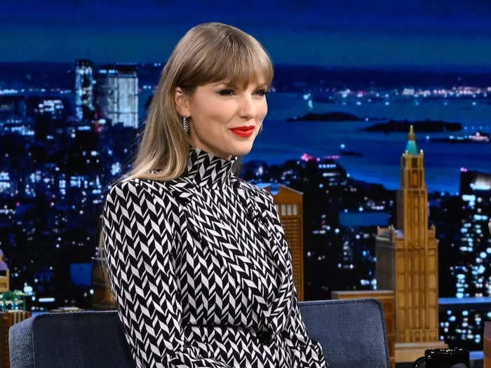Taylor Swift says her 'Bejeweled' music video has so many Easter eggs that she has to keep track of them in a PDF file