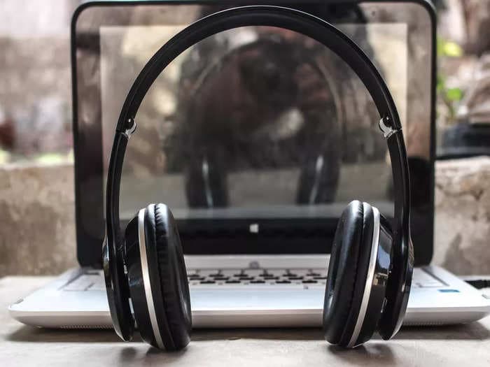 Best headphones under ₹2000 for 2023