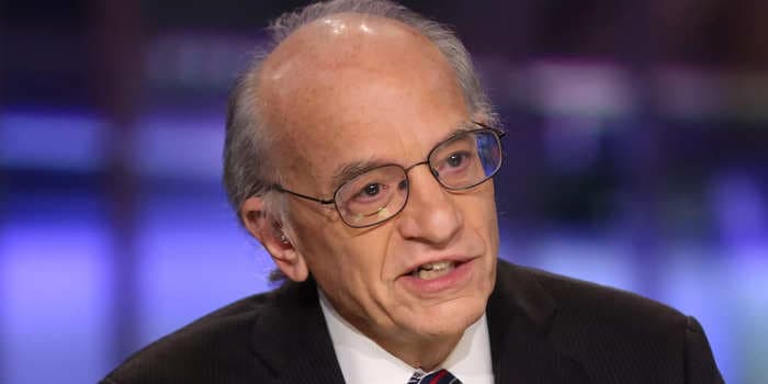 Wharton professor Jeremy Siegel sees the Dow surging 2,000 points once the Fed pivots to cutting rates - and says the US can still escape a recession