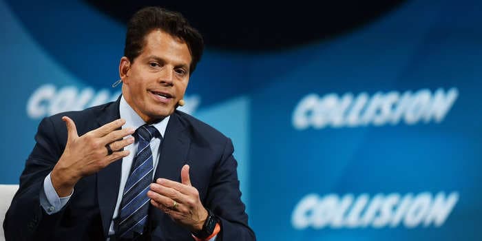 As FTX collapses, Anthony Scaramucci's SkyBridge Capital is trying to buy back the 30% stake Sam Bankman-Fried bought 2 months ago