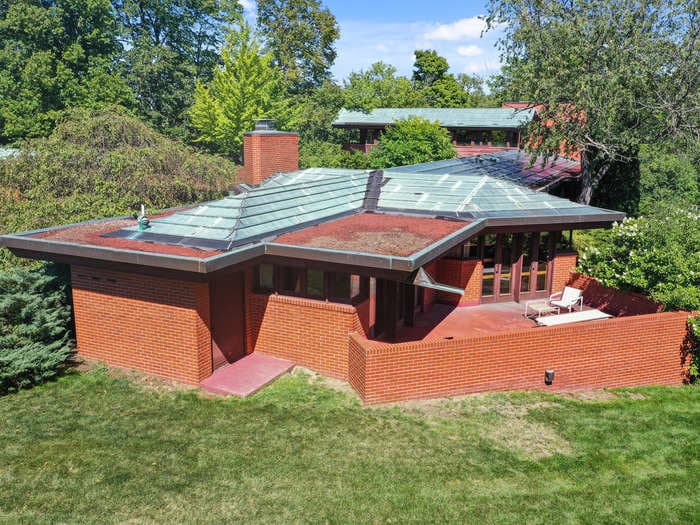 A Frank Lloyd Wright house in Wisconsin, listed for the first time in 68 years, sold for $300,000 over the asking price &mdash; take a look inside