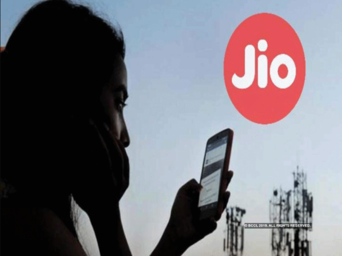 Jio announces international roaming plans for its users traveling to FIFA World Cup 2022 in Qatar