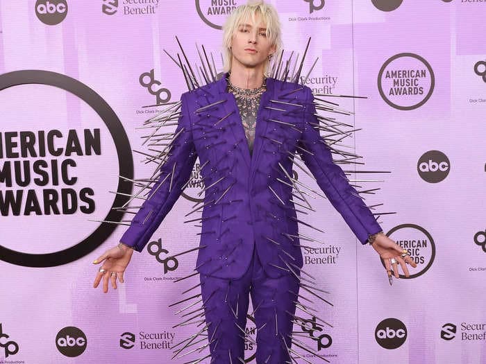 Machine Gun Kelly compared his American Music Awards suit to a sea urchin and said he got dressed in the parking lot