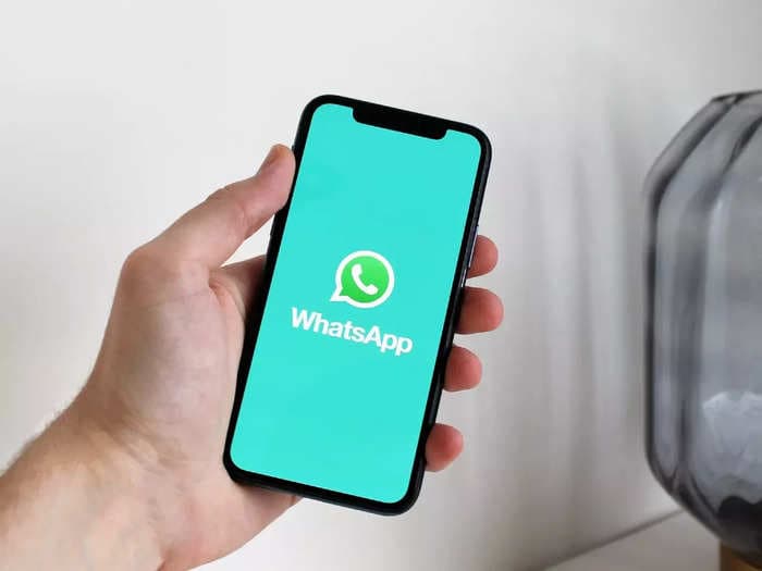 WhatsApp rolls out contact cards sharing on Windows beta