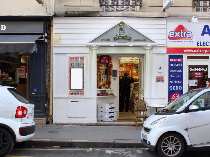 I visited a tiny American food store in Paris &ndash; take a look inside the shop filled with expats buying pricey American delicacies for the holidays