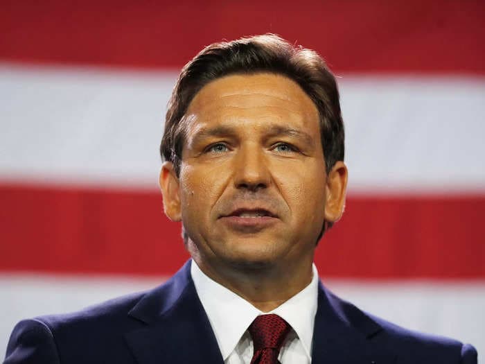 DeSantis says Congress should act if Apple follows through on Elon Musk claims and bans Twitter from App Store