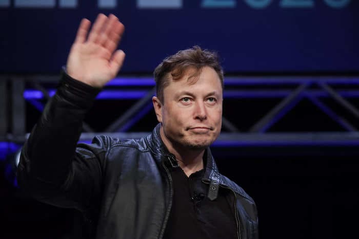 Elon Musk plans to charge iPhone app users $4 more for Twitter Blue, report says