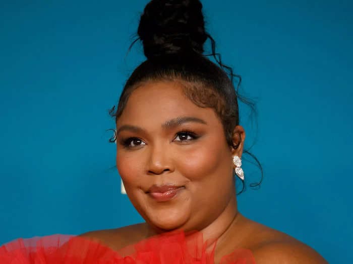 Lizzo confused a 'Late Night With Seth Meyers' writer for Paul Rudd before she even had any alcohol in a new day-drinking video