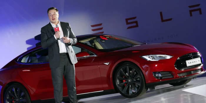 Elon Musk is fueling the Twitter fire and using Tesla as his personal ATM, experts say. Here are 5 criticisms of the CEO from the past week alone