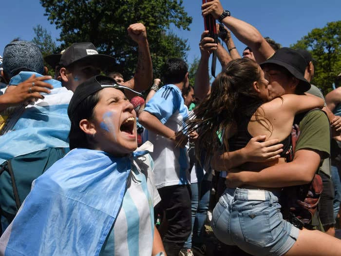 Crowds in Buenos Aires went through every emotion as Argentina took the lead, almost lost, and eventually won the World Cup final