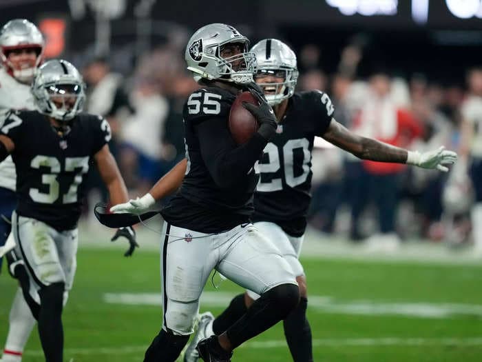 Raiders beat Patriots after chaotic lateral, fumble on final play of regulation