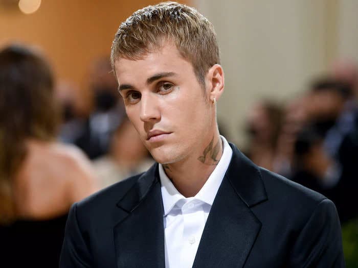 Justin Bieber calls on fans to not to buy 'trash' merch featuring his image at H&M