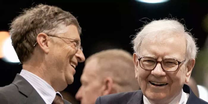 Warren Buffett trolled Bill Gates by proposing he spend almost $400 million on an engagement ring