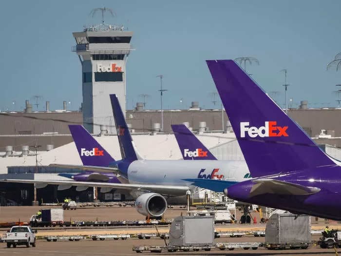 2 looming problems are threatening to hammer FedEx &mdash; and that's not even counting the recession